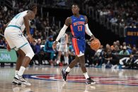 Firman Reyes a Dennis Schroeder