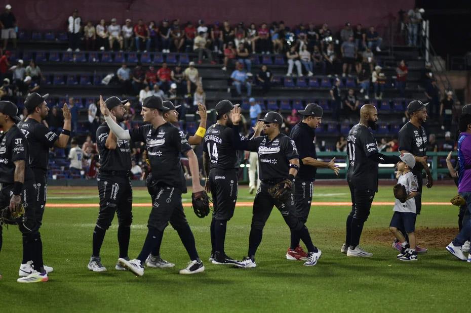 Amarran Sultanes serie y se afianzan en liderato Amarran Sultanes serie y se afianzan en liderato