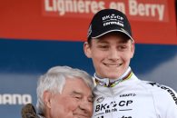 Gana Van der Poel etapa dos y lidera el Tour de Francia