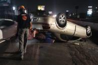 Conductor vuelca y deja auto, en San Nicolás