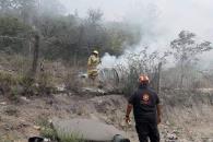 Acaba incendio con auto