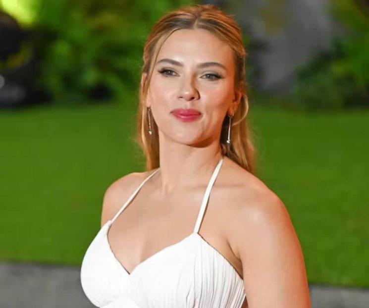 Es Scarlett Johansson... ¡La más taquillera en la historia del cine! Es Scarlett Johansson... ¡La más taquillera en la historia del cine!