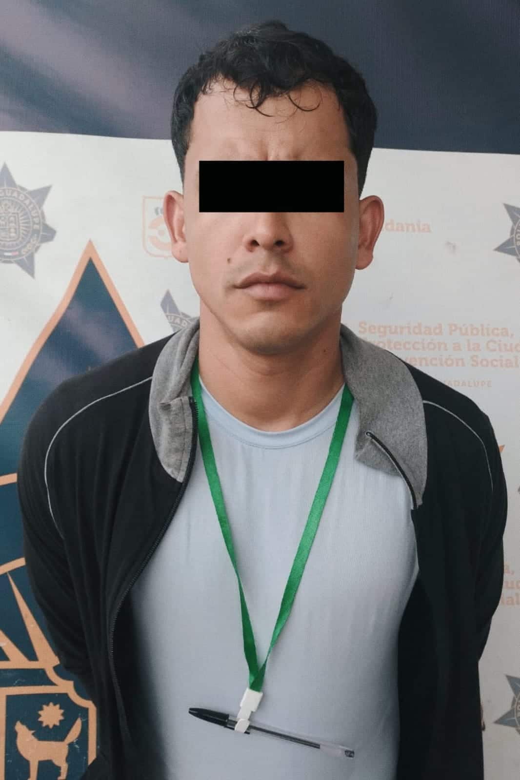 A unos minutos de asaltar a una mujer, a quien despojó de una tarjeta de débito en un cajero automático, un venezolano fue detenido por elementos de la Policía de Guadalupe.