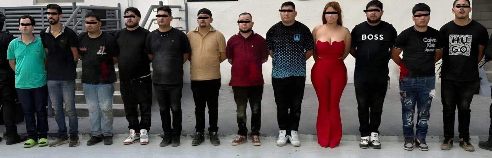 La Fiscalía General de Justicia vinculó a proceso a 9 de los 11 detenidos en una quinta del municipio de Santiago, por delitos contra la salud.
