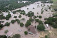 Sube a 104 la cifra de muertos por inundaciones en Texas Sube a 104 la cifra de muertos por inundaciones en Texas