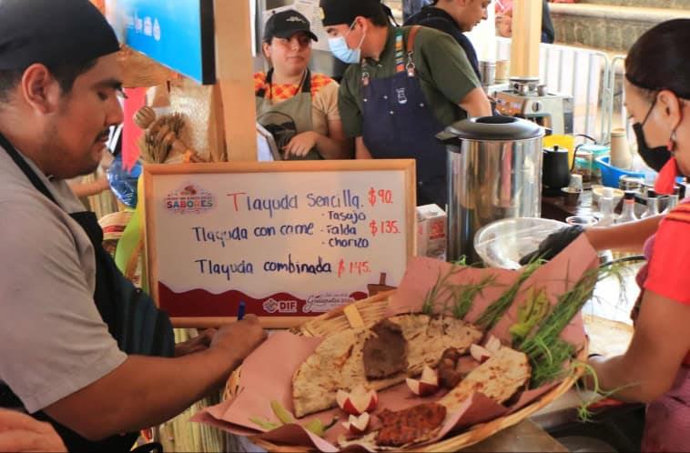 Oaxaca buscan récord Guinness con la tlayuda más grande del mundo