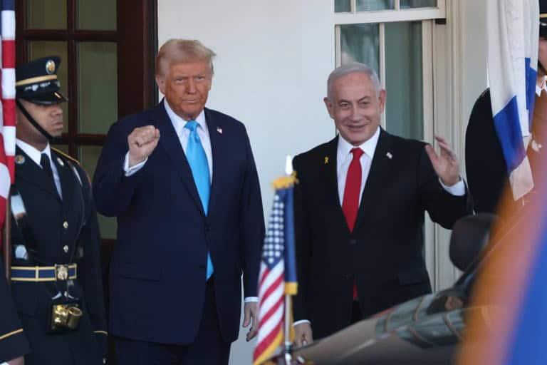 Impulsa Trump negociaciones para cese al fuego