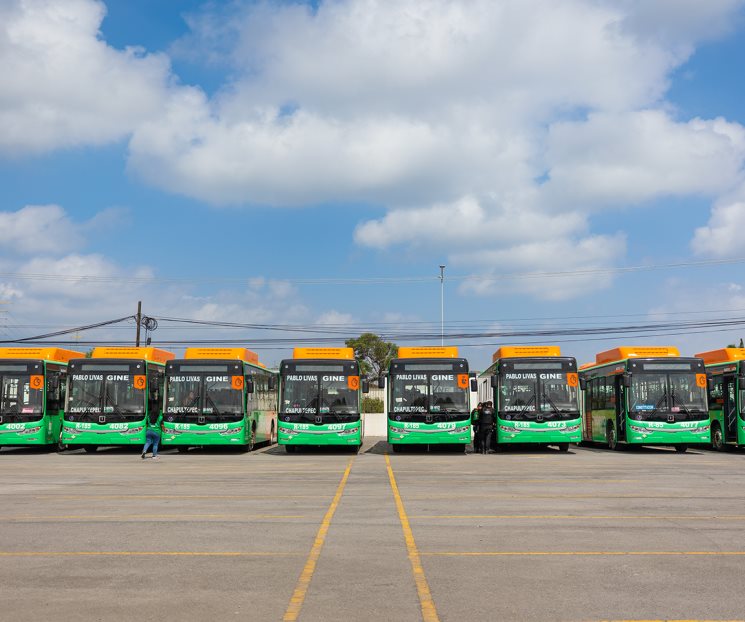Entrega Samuel 30 nuevas unidades de transporte