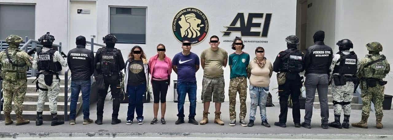 En operativos simultáneos realizados en Escobedo y El Carmen, elementos de Fuerza Civil, Sedena y Guardia Nacional lograron la captura de 11 integrantes del grupo delictivo conocido como "Los Chukys", originarios de Nuevo Laredo.