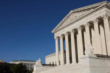 Autoriza Corte a Trump continuar con despidos