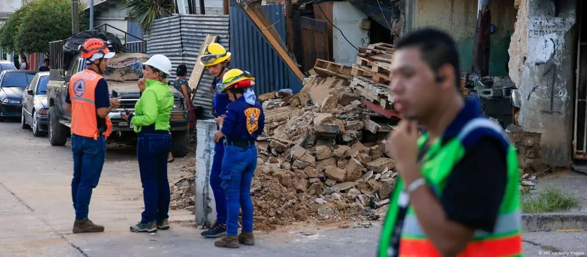 Reportan dos muertos por fuertes sismos en Guatemala