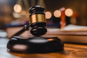 Admiten queja de juez suspendido por liberar a capo