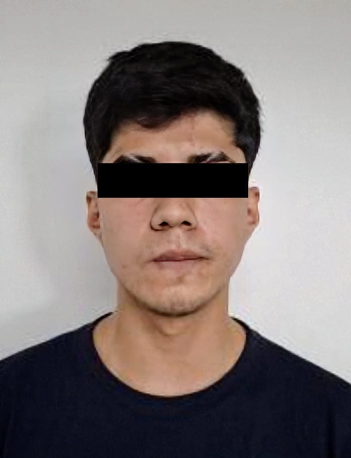 El presunto responsable de sacar a una persona de un domicilio con el pretexto de ir a la tienda para que lo pudieran ejecutar, fue detenido por elementos de la Agencia Estatal de Investigaciones en la Colonia La Alianza, en Monterrey.