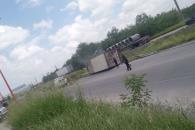 Vuelca camión de carga en Cerralvo, hay un muerto