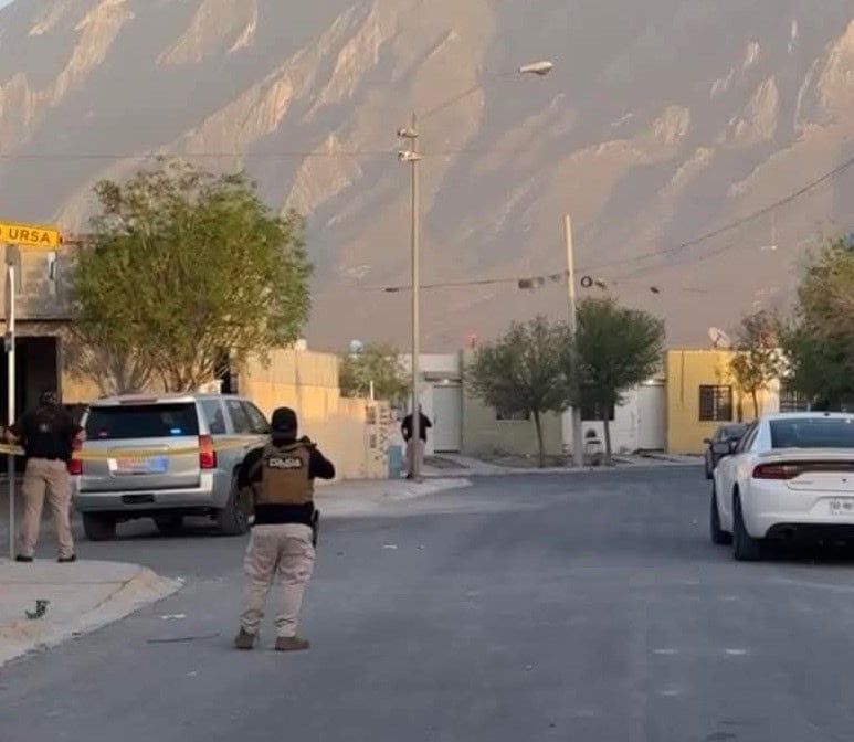 Elementos de la Agencia Estatal de Investigaciones, implementaron un operativo en la colonia Altrysa, Sector Monet en García, donde localizaron drogas y varios cargadores para arma larga.