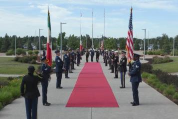 Visitan Defensa y Marina instalaciones clave en EU