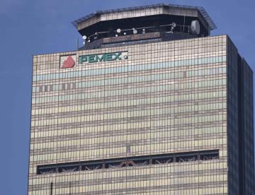 Empresas acusan presiones al interior de Pemex