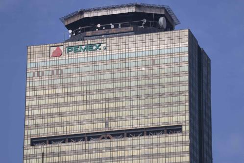 Empresas acusan presiones al interior de Pemex