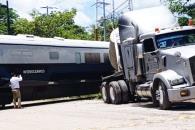 Choca Tren Interoceánico contra tráiler en Tabasco 