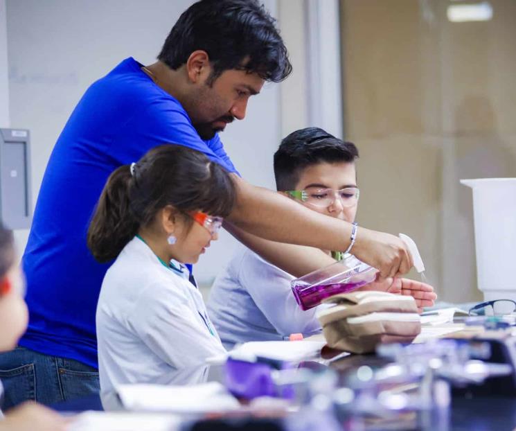 Niños se convierten en exploradores de la ciencia en curso de verano