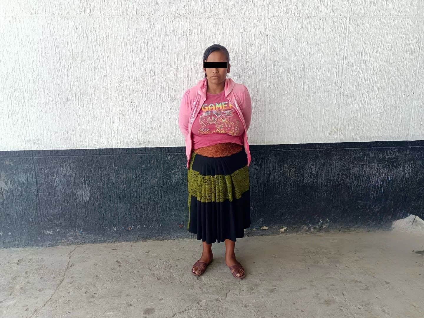 Derivado de labores de disuasión delictiva y atención a reportes ciudadanos, policías de Fuerza Civil detuvieron a una mujer por su probable responsabilidad en el delito de explotación infantil.