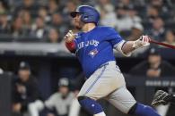 Produce Kirk dos carreras y ganan los Azulejos