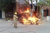 Ocasiona incendio y la detienen