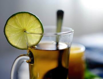 Para qué sirve tomar infusión de hojas de guayaba con limón