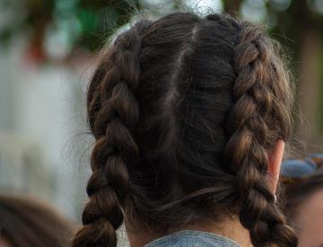 5 peinados con trenzas para época de lluvias