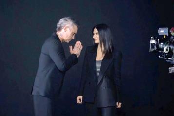 Laura Pausini y Robbie Williams cantarán himno oficial de FIFA