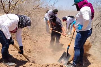Madres Buscadoras de Sonora localizan campamento tres fosas