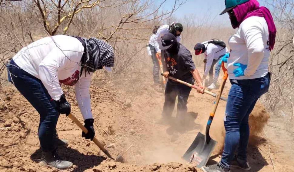 Madres Buscadoras de Sonora localizan campamento tres fosas Madres Buscadoras de Sonora localizan campamento tres fosas