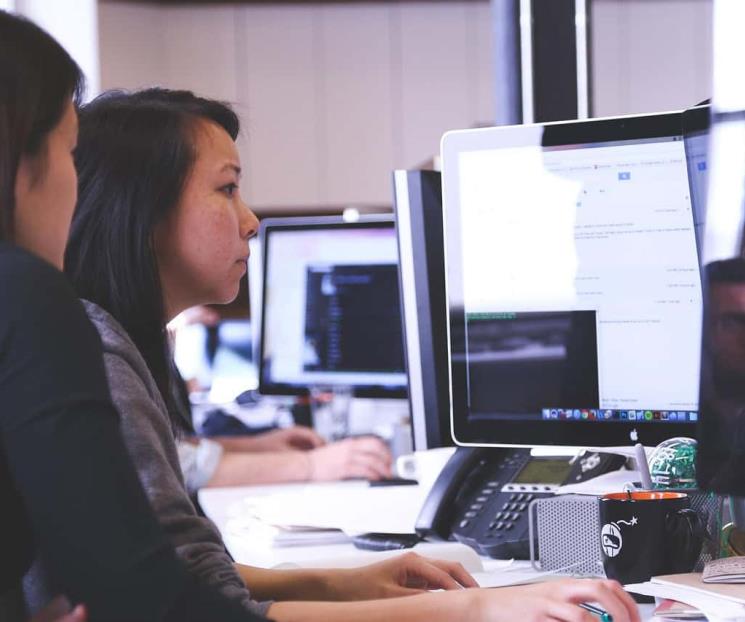 Cada vez más empresas vuelven a oficinas, revela estudio