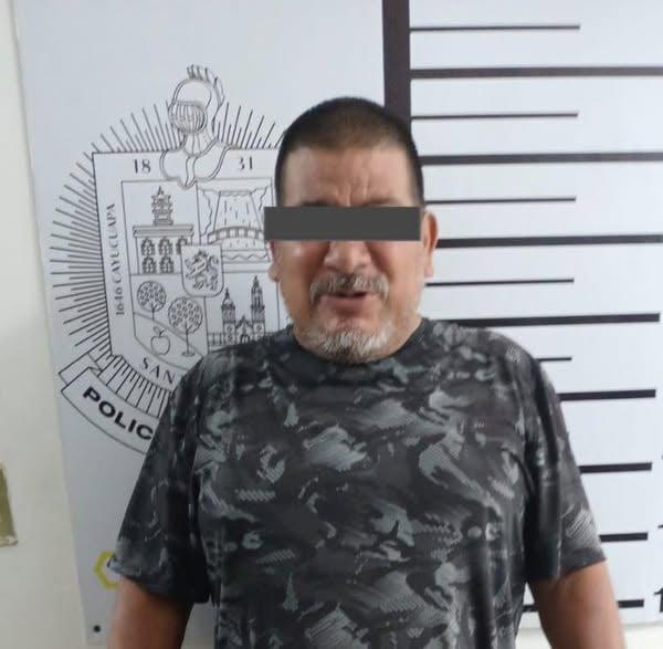 Arrestan a dos por insultar a policías en Santiago Arrestan a dos por insultar a policías en Santiago