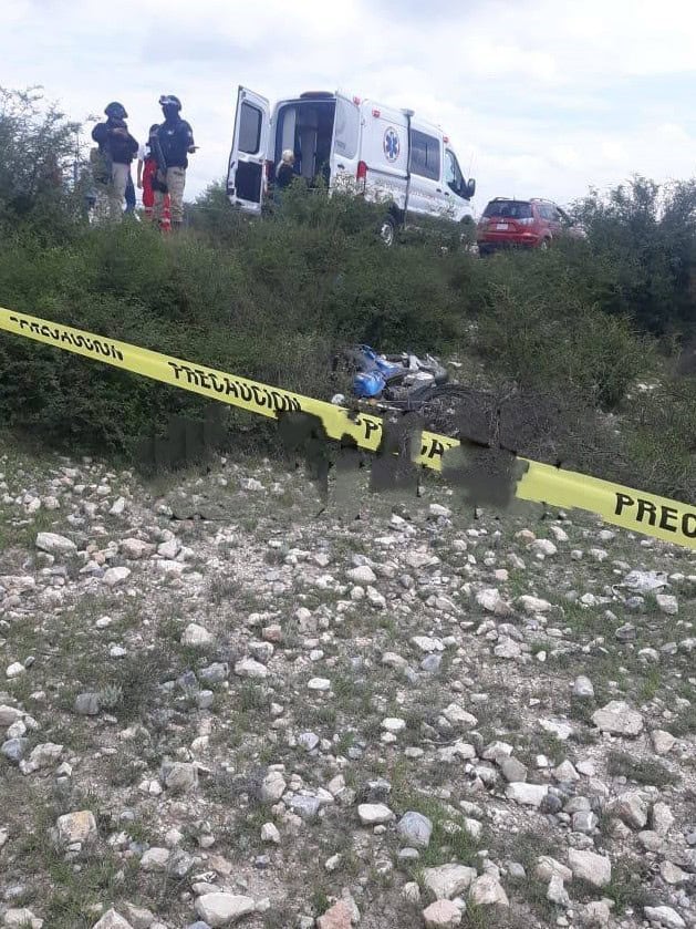 Un motociclista perdió la vida al desbarrancarse en un tramo carretero del municipio de Doctor Arroyo, cuando regresaba a su domicilio en una ranchería cercana.