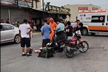 Resulta herida en choque de moto Resulta herida en choque de moto