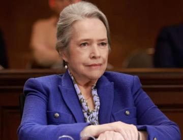 Es Kathy Bates, la actriz de mayor edad en ser nominada a un Emmy