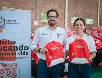 Inician en Santiago la cuarta entrega de útiles escolares