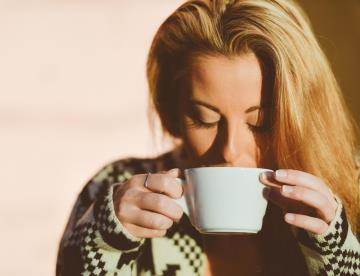 ¿Cuáles son los beneficios de tomar café en ayunas?