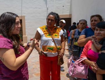 Escuchan diputados a indígenas en consulta