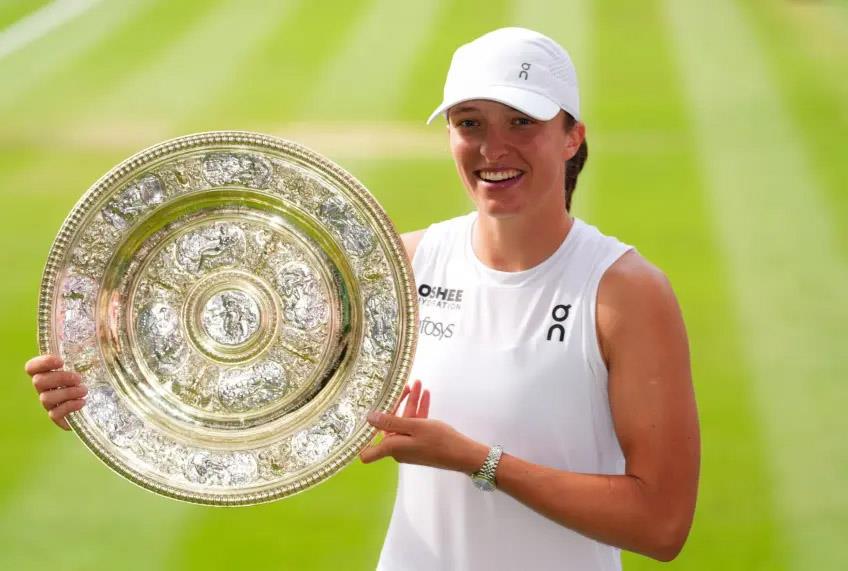 Asciende puestos Iga en la WTA tras título en Wimbledon Asciende puestos Iga en la WTA tras título en Wimbledon