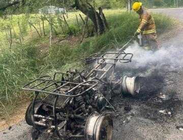 Se incendia cuatrimoto