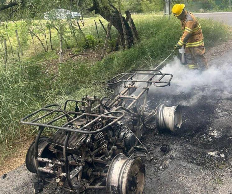 Se incendia cuatrimoto Se incendia cuatrimoto
