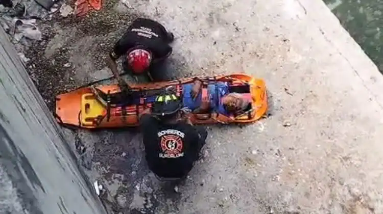 Cae a lecho del Río La Silla Cae a lecho del Río La Silla