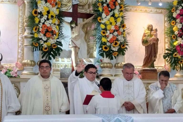 Capacitan a sacerdotes para dialogar con el crimen organizado