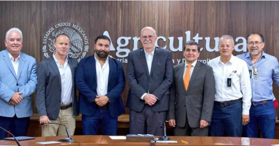 Tras arancel, productores de jitomate se reúnen con gobierno federal