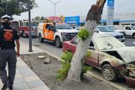 Impacta su vehículo y se incendia