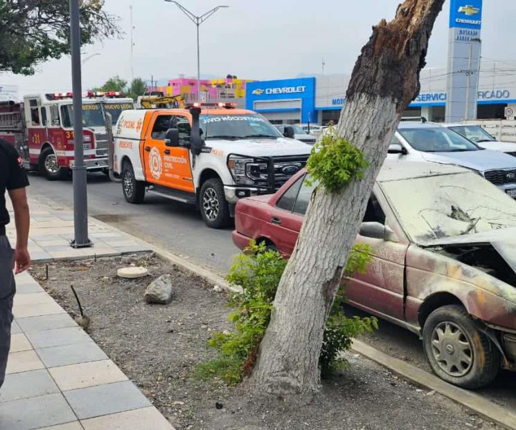 Impacta su vehículo y se incendia