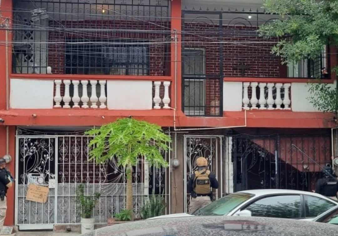 Elementos del Grupo Antisecuestros de la Agencia Estatal de Investigaciones, catearon una vivienda ubicada en la colonia Guadalupe Victoria, en Guadalupe.