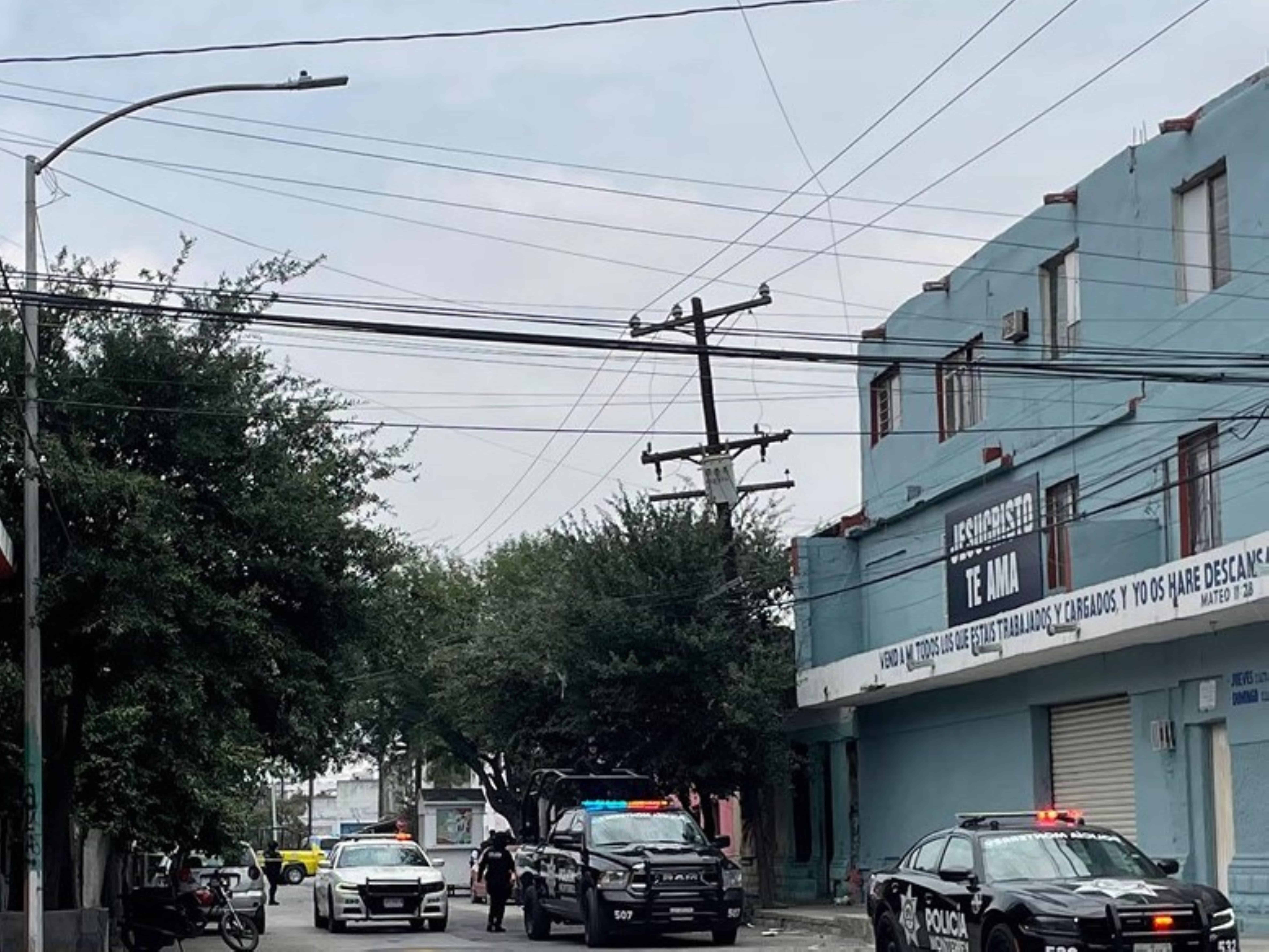 Una intensa movilización policiaca se reportó en la colonia Garza Nieto, al reportarse por segundo día consecutivo, un ataque a balzos contra viviendas.